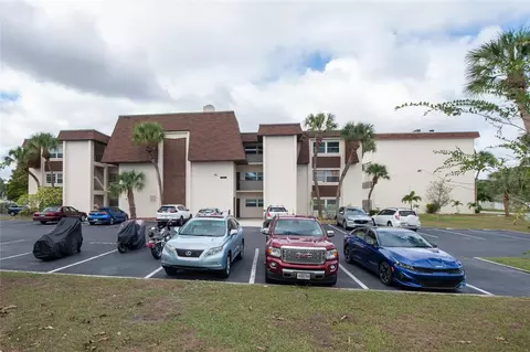 6370 1st St N #202, Saint Petersburg, FL 33702