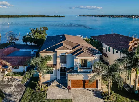 6411 Bayou Grande Blvd NE, Saint Petersburg, FL 33702