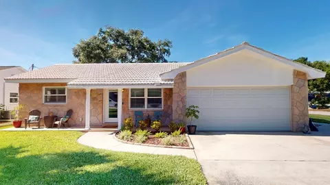 8504 Oakhurst Rd, Seminole, FL 33776