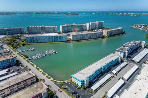 6020 Shore Blvd S #308, Gulfport, FL 33707