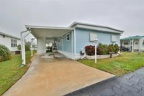 980 7th St NW #45, Largo, FL 33770