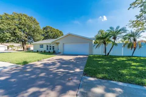 10825 118th St, Seminole, FL 33778