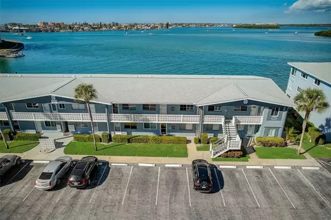 250 126th Ave #109, Treasure Island, FL 33706