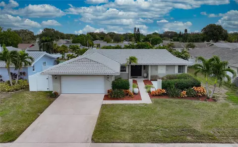 11211 Regal Ln, Largo, FL 33774