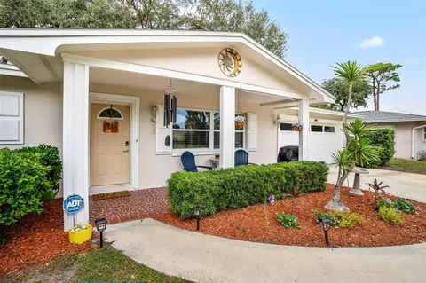 1092 Sousa Dr, Largo, FL 33771