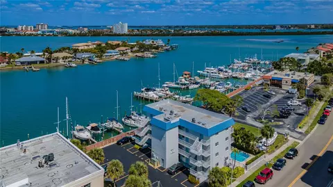 800 Bayway Blvd #12, Clearwater Beach, FL 33767