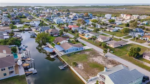 7398 Yachtsman Dr, Hudson, FL 34667