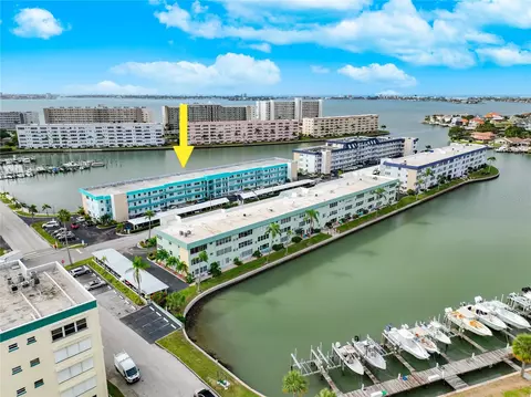 5940 30th Ave S #305, Gulfport, FL 33707