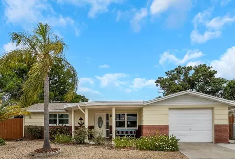 5611 Dolores Dr, Holiday, FL 34690