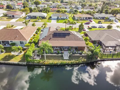 2012 N Pebble Beach Blvd, Sun City Center, FL 33573