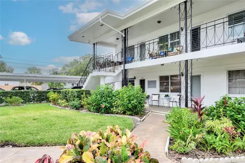 138 36th Ave N #107, Saint Petersburg, FL 33704