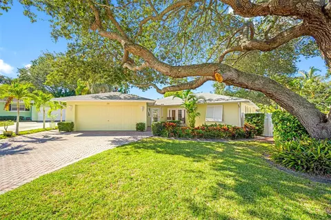 26 Evonaire Cir, Belleair, FL 33756