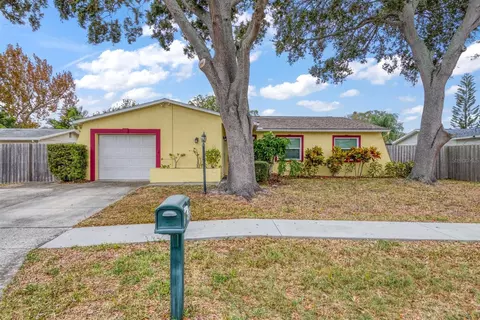 9265 80th Ave, Seminole, FL 33777