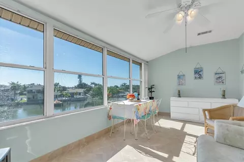 1893 Shore Dr S #305, South Pasadena, FL 33707