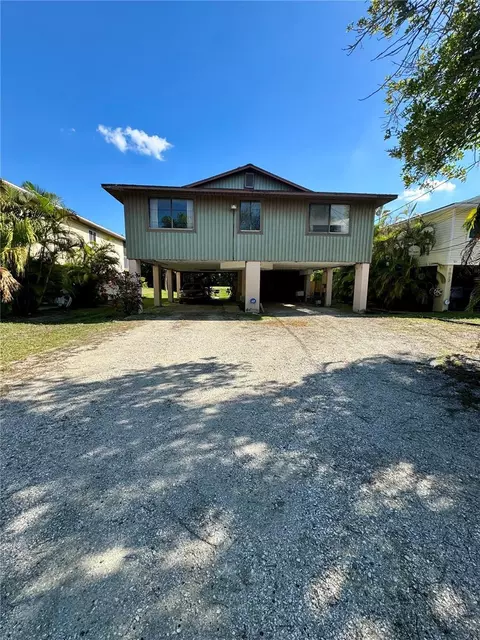 1048 Ricardo Pl NE, Saint Petersburg, FL 33702