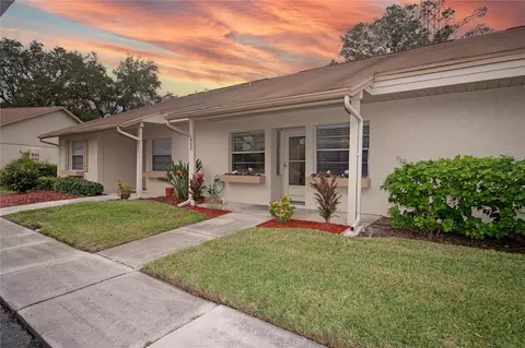 10740 43rd St N #402, Clearwater, FL 33762