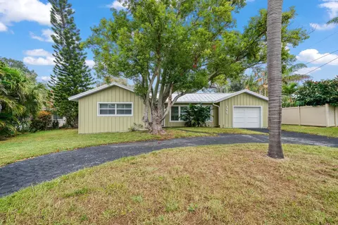 340 Mehlenbacher Rd, Belleair, FL 33756