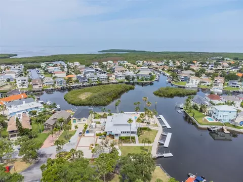 6101 Bayside Dr, New Port Richey, FL 34652