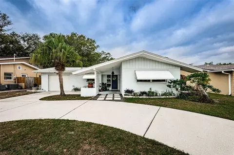 88 Oakwood Dr, Dunedin, FL 34698