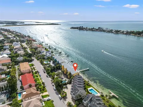370 8th Ave N #9, Tierra Verde, FL 33715