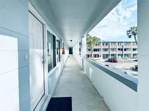 4300 58th St N #1905, Kenneth City, FL 33709