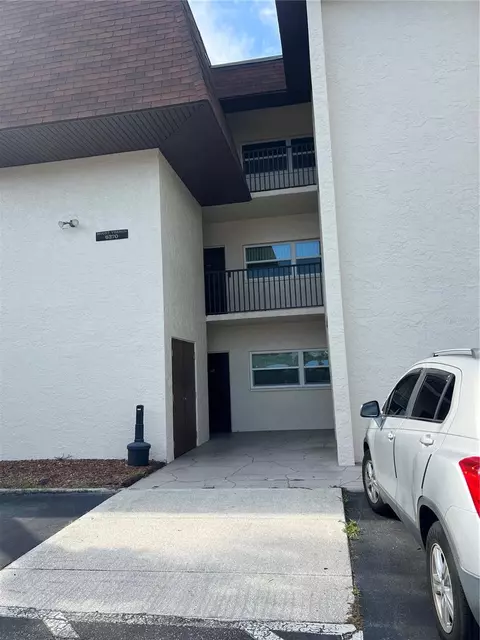 6370 1st St N #304, Saint Petersburg, FL 33702