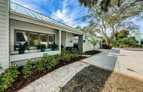10353 Longwood Dr, Seminole, FL 33777