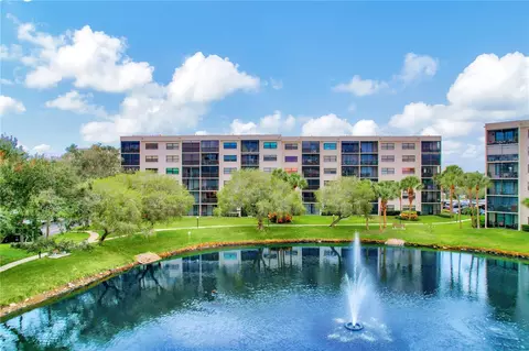 1320 Pasadena Ave S #206, South Pasadena, FL 33707