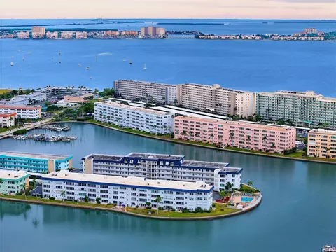 5955 30th Ave S #205, Gulfport, FL 33707