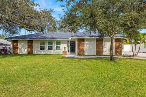14423 Bay Hills Dr, Largo, FL 33774