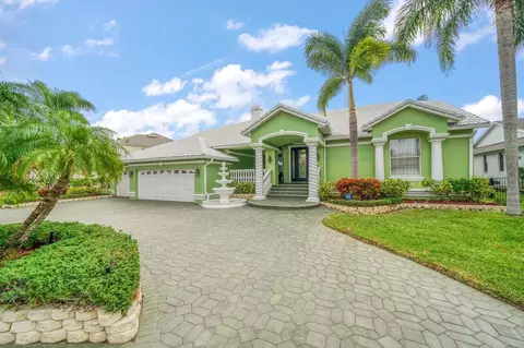 942 Symphony Isles Blvd, Apollo Beach, FL 33572