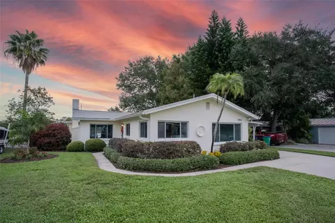 10625 Blossom Lake Dr, Seminole, FL 33772
