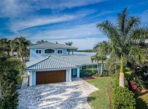 2095 Illinois Ave NE, Saint Petersburg, FL 33703