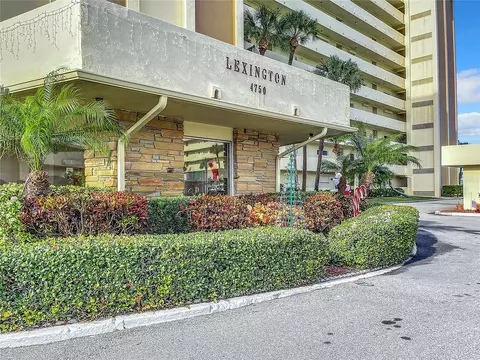 4750 Cove Cir #706, Saint Petersburg, FL 33708