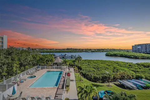 19519 Gulf Blvd #303, Indian Shores, FL 33785