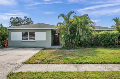 9494 Joel Dr, Seminole, FL 33777