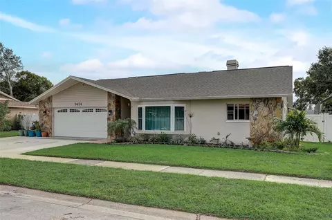 9454 Laura Anne Dr, Seminole, FL 33776