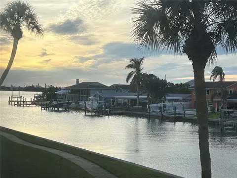 4725 Cove Cir #206, Saint Petersburg, FL 33708