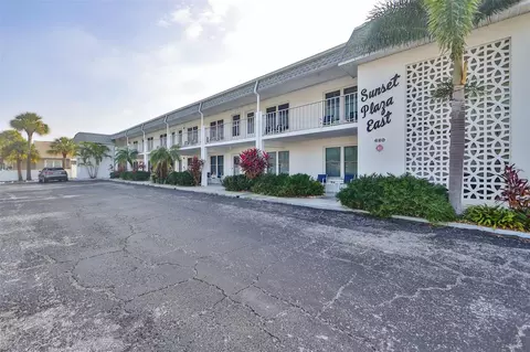 680 71st Ave #13, Saint Pete Beach, FL 33706