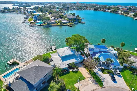 425 Harbor Dr S, Indian Rocks Beach, FL 33785