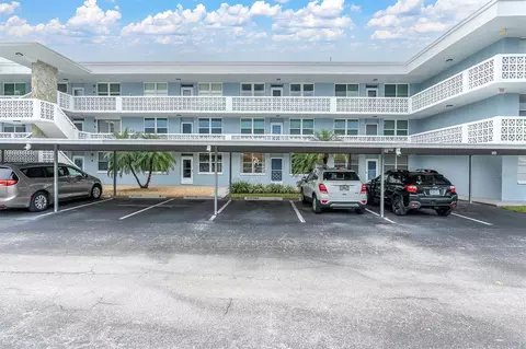 4895 Bay St NE #104, Saint Petersburg, FL 33703