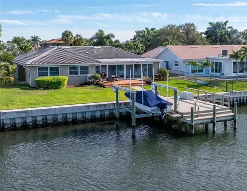 4736 Overlook Dr NE, Saint Petersburg, FL 33703