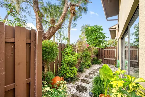 890 N Village Dr N #103, Saint Petersburg, FL 33716
