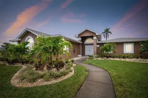 201 Driftwood Ln, Largo, FL 33770