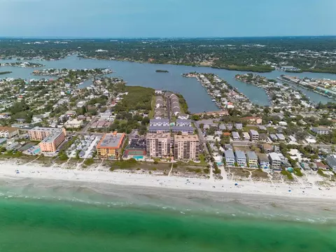 911 Hidden Harbour Dr, Indian Rocks Beach, FL 33785