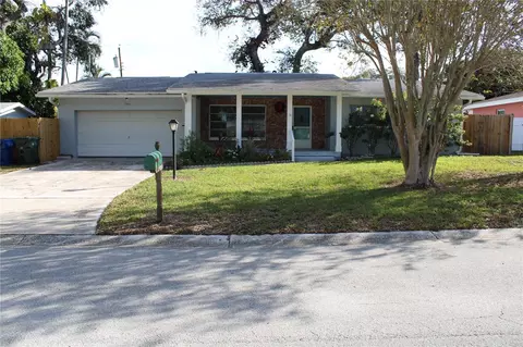 735 Crescent Dr, Largo, FL 33770