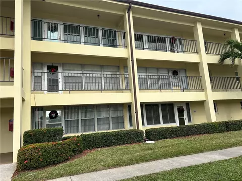 4700 Cove Cir #103, Saint Petersburg, FL 33708