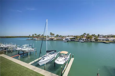 12405 3rd St E #304, Treasure Island, FL 33706