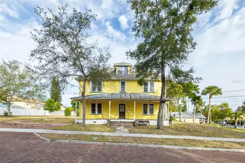 553 Division St, Tarpon Springs, FL 34689