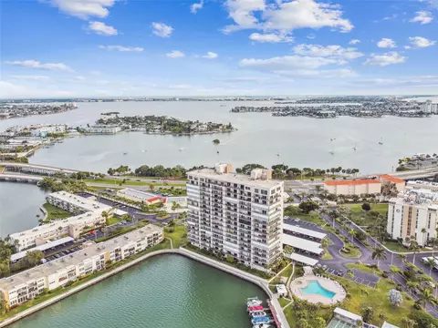 7300 Sun Island Dr S #1104, South Pasadena, FL 33707